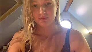 Lili_belle naked stripping on cam for live sex video chat