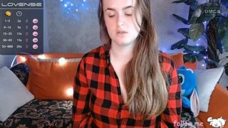 lilpanda_gf naked stripping on cam for live sex video chat