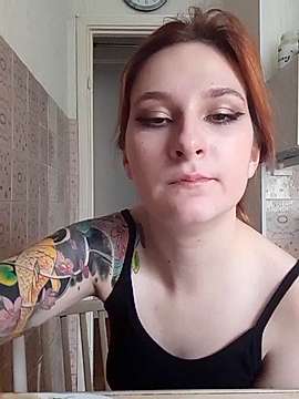 Lolita_lo naked stripping on cam for live sex video chat