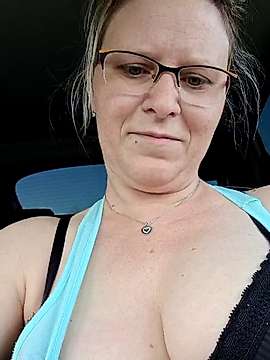 Love-Sklavin naked stripping on cam for live sex video chat