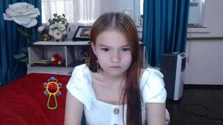 LuinLuei naked stripping on cam for live sex video chat