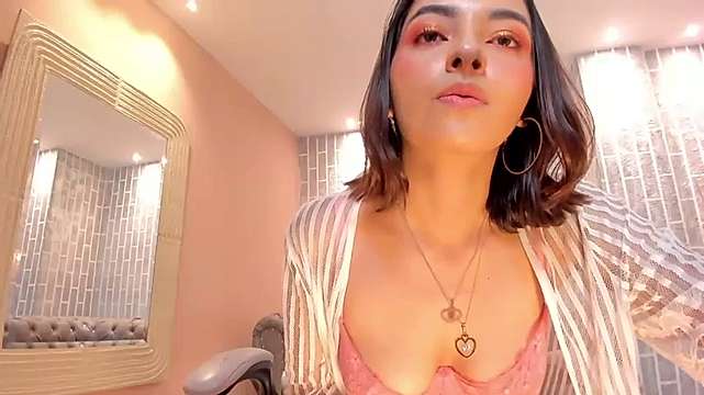 MelissaMoore_ naked stripping on cam for live sex video chat