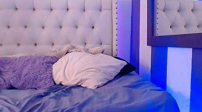 melodi_hot naked stripping on cam for live sex video chat