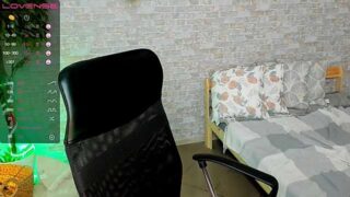 melon_i naked stripping on cam for live sex video chat