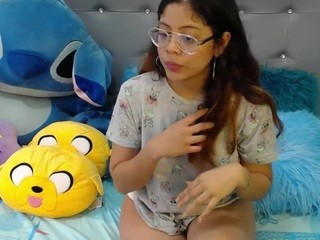 MIACOLLIINS nude on cam – live sex chat