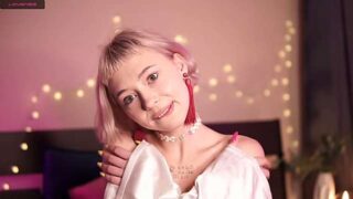MiraWoolf naked stripping on cam for live sex video chat