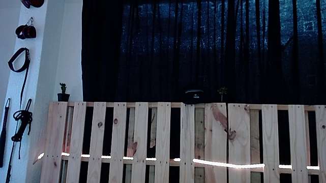 misssy_moon1 naked stripping on cam for live sex video chat