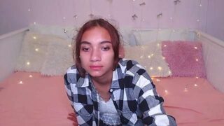 MolllyCarter naked stripping on cam for live sex video chat