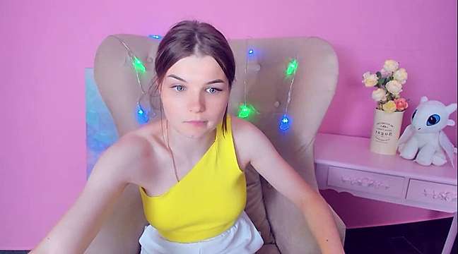 Naya_Nalson naked stripping on cam for live sex video chat