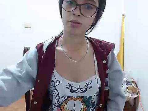 petit_linda18 naked stripping on cam for live sex video chat