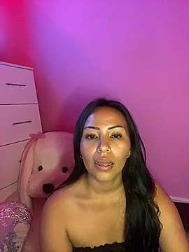 Pocajontas5 naked stripping on cam for live sex video chat