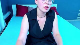 RebekaaWoliss naked stripping on cam for live sex video chat