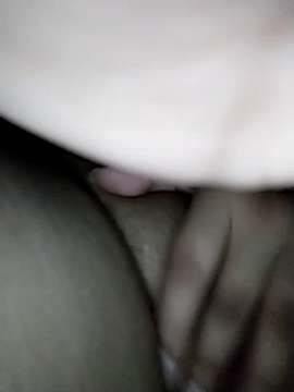 saratsucree naked stripping on cam for live sex video chat