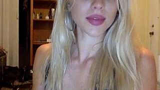 scarlettnoel02 naked stripping on cam for live sex video chat