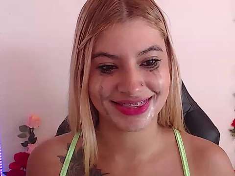 Sharlottee naked stripping on cam for live sex video chat
