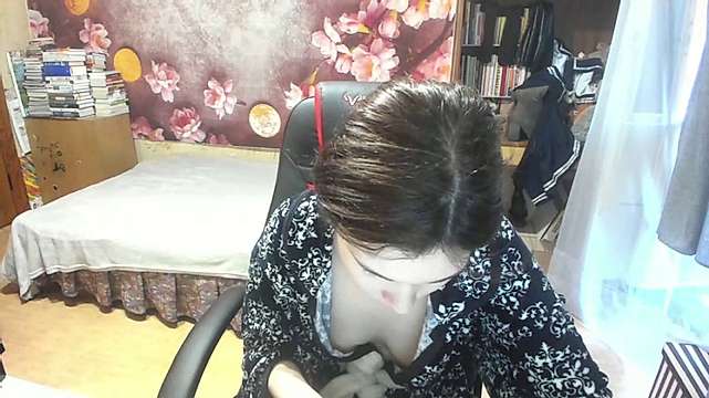 silvercaramel naked stripping on cam for live sex video chat