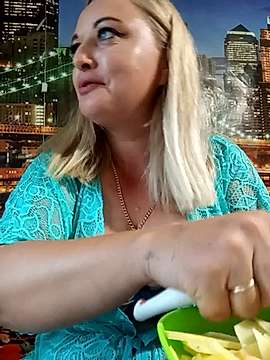 SindiHelen naked stripping on cam for live sex video chat