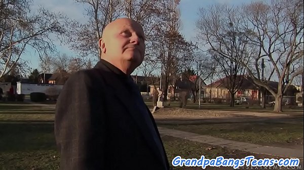 Sixtyninning 18yo teen fucked by oldman