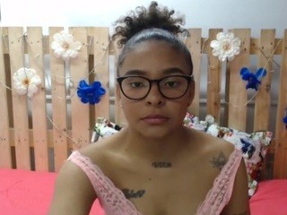 Srta-Smith nude on cam – live sex chat