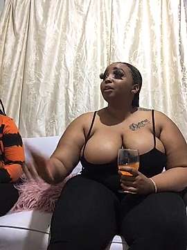 TangyYummyAss naked stripping on cam for live sex video chat