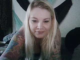 trashbox naked stripping on cam for live sex video chat