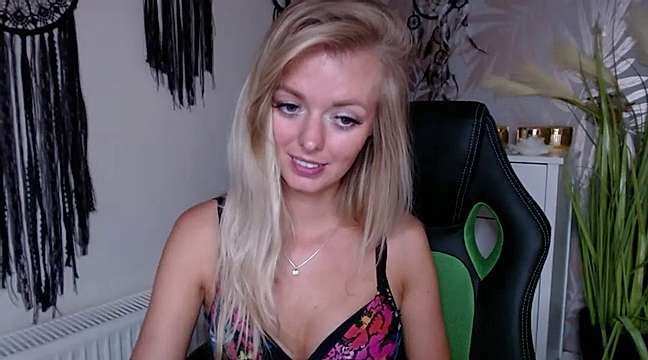 Valerie_Love naked stripping on cam for live sex video chat
