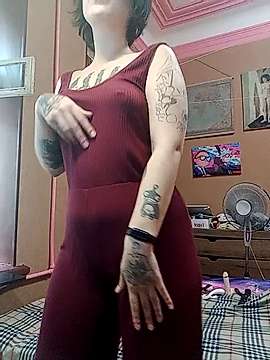 VicksSoulmate naked stripping on cam for live sex video chat