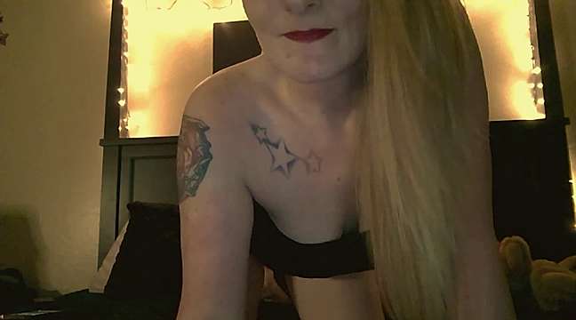 XxXLolaLoveXxX naked stripping on cam for live sex video chat