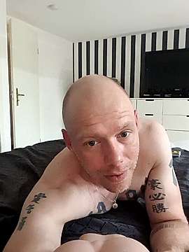 XYHornyCoupleXY naked stripping on cam for live sex video chat