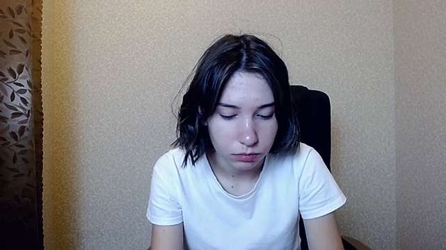 AilleenBryant naked stripping on cam for live sex video chat