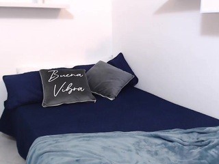 Aisha-adams nude on cam – live sex chat