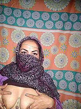 Amina_Najar naked stripping on cam for live sex video chat
