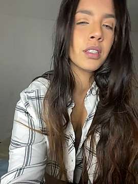 BabyRebeLoves naked stripping on cam for live sex video chat