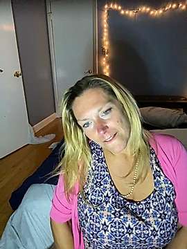 bigtitslivetofuck naked stripping on cam for live sex video chat