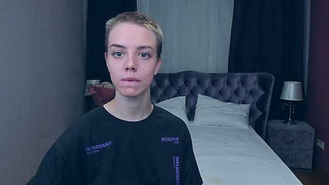 CassandraMills naked stripping on cam for live sex video chat
