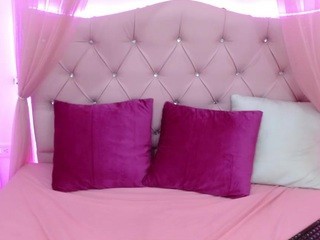 Chantal-12x nude on cam – live sex chat