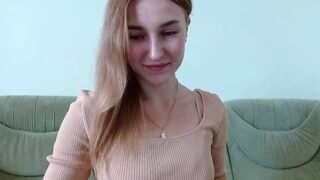 Chelsey_Dream naked stripping on cam for live sex video chat