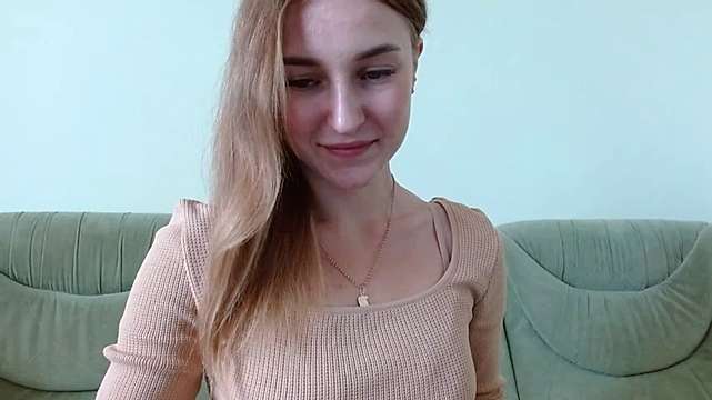 Chelsey_Dream naked stripping on cam for live sex video chat