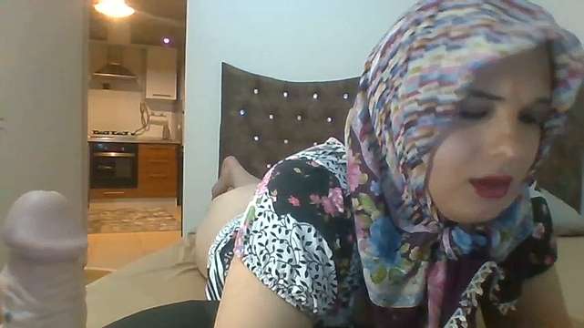 ClNDY naked stripping on cam for live sex video chat