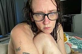 DaddynPeaches naked stripping on cam for live sex video chat