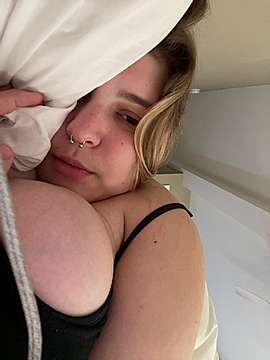 Dreamgirlphia naked stripping on cam for live sex video chat