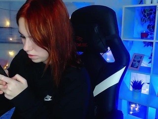 Emmi-pose nude on cam – live sex chat