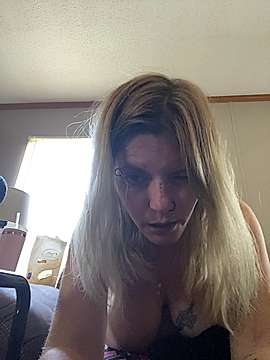 hotmommy8993 naked stripping on cam for live sex video chat