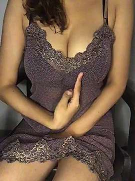 hottie-naughty naked stripping on cam for live sex video chat