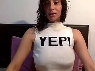 isa_dusyy naked stripping on cam for live sex video chat