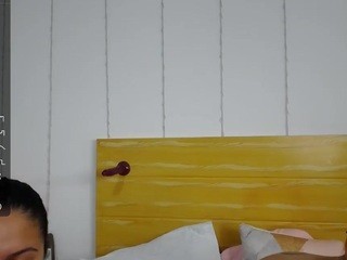 Karol-and-26 nude on cam – live sex chat