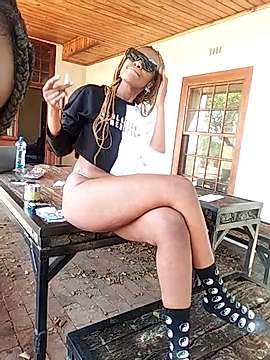 Kweenafrkan naked stripping on cam for live sex video chat