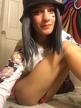 macabrelilbee naked stripping on cam for live sex video chat
