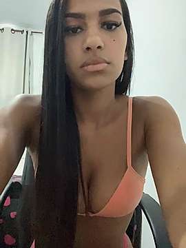 pietra_sexy naked stripping on cam for live sex video chat