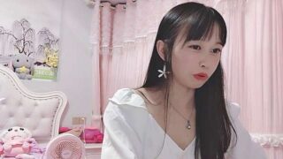 SarahLynnx naked stripping on cam for live sex video chat